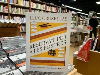 El mejor chocolatero del mundo a la librería! Presentación de 'Reserva't per les postres',  de Lluc Crusellas.