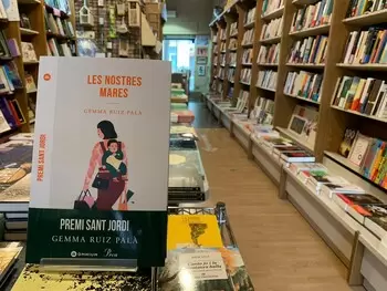 Atención! El Premi Sant Jordi 2022 en la libreria! 'Les nostes mares', de Gemma Ruiz.